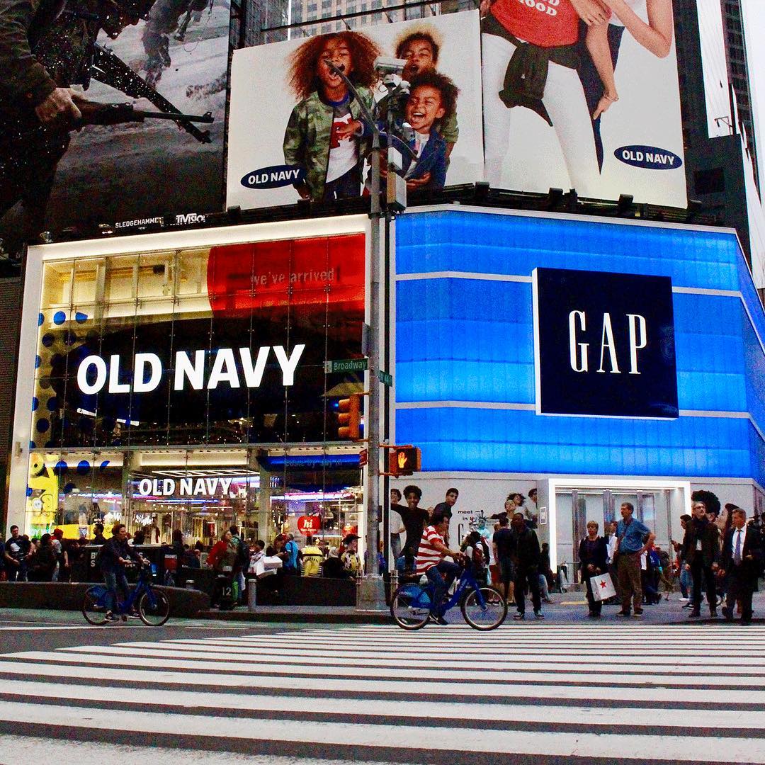 Как Gap Inc. будет компенсировать закрытие почти 350 офлайн магазинов